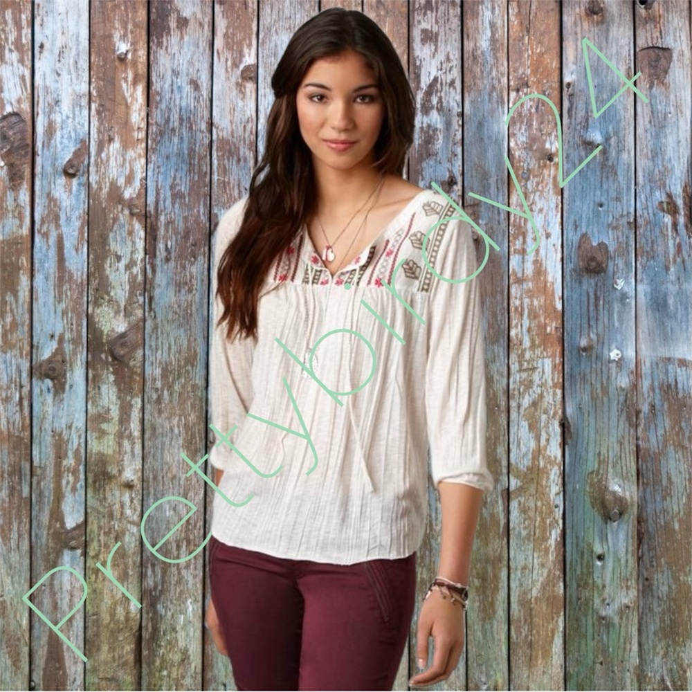 Retro AEO Naturally Floral Embroidered Tunic Top